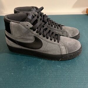 Mens Nike Blazers Size 9